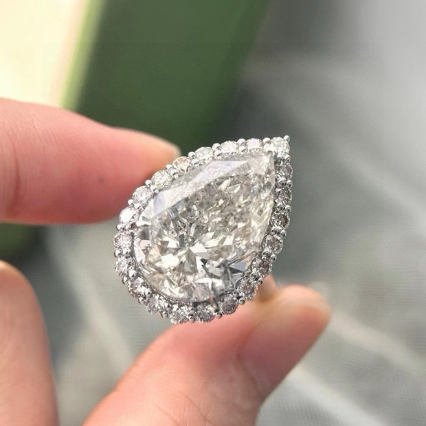 10 Carat Pear-Shaped Lab Created Diamond Ring – D-E Color, VS1-VVS2 in 14K White gold