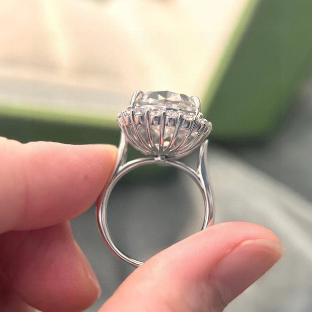 10 Carat Pear-Shaped Lab Created Diamond Ring – D-E Color, VS1-VVS2 in 14K White gold