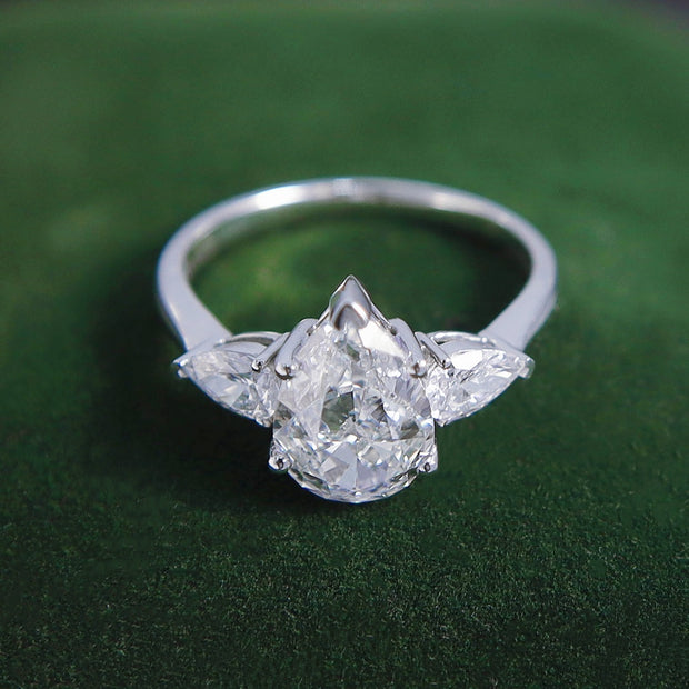 Elegant 2 Carat Pear-Cut Diamond Ring – D-E Color, VS1-VVS2 Clarity in 14k Gold