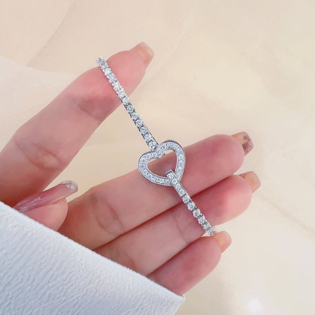 14K White Gold Four-Prong Heart Design Tennis Bracelet – D–E Color, VS1–VVS2