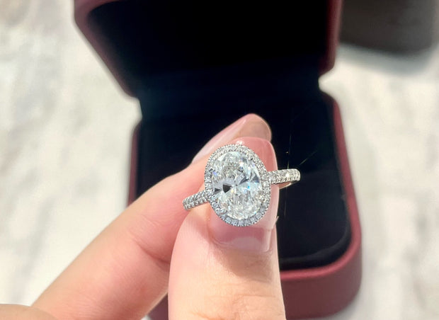 14K White Gold Lab Grown Diamond Ring in 2.02 CT Oval Diamond – D-E VS1-VVS2