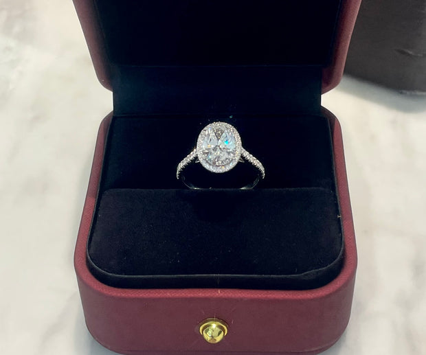 14K White Gold Lab Grown Diamond Ring in 2.02 CT Oval Diamond – D-E VS1-VVS2
