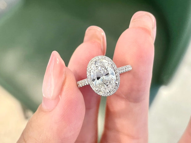 14K White Gold Lab Grown Diamond Ring in 2.02 CT Oval Diamond – D-E VS1-VVS2