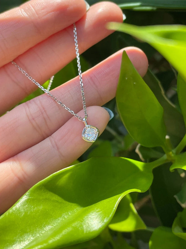 New 0.29 CT Princess-Cut Diamond Pendant Necklace D-E VS1-VVS2 in 14K White Gold