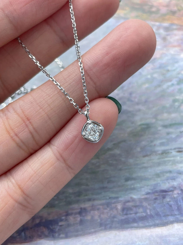 New 0.29 CT Princess-Cut Diamond Pendant Necklace D-E VS1-VVS2 in 14K White Gold