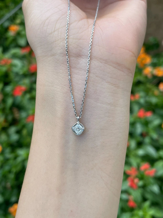 New 0.29 CT Princess-Cut Diamond Pendant Necklace D-E VS1-VVS2 in 14K White Gold